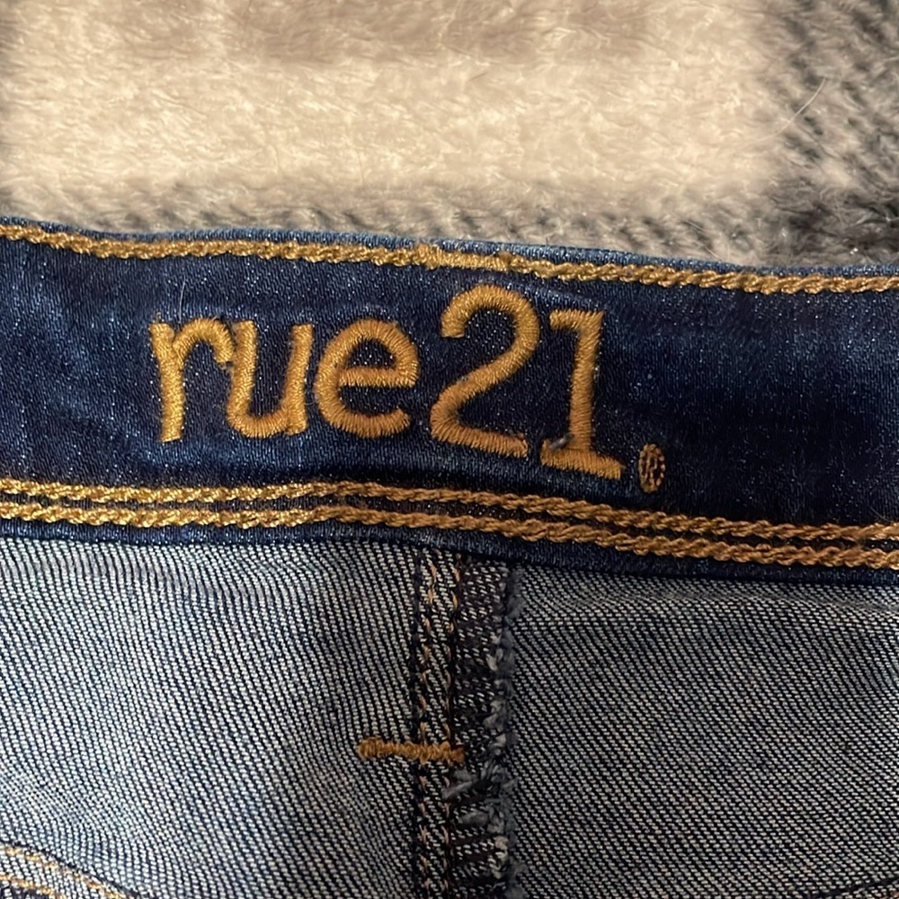 Rue 21 - Picture 3 of 4